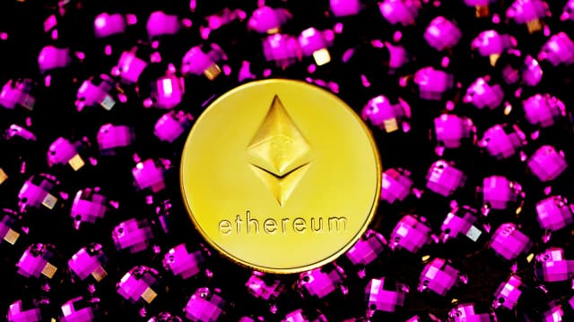 Bitcoin Hits $73,800 One-Month High Amid Iran War