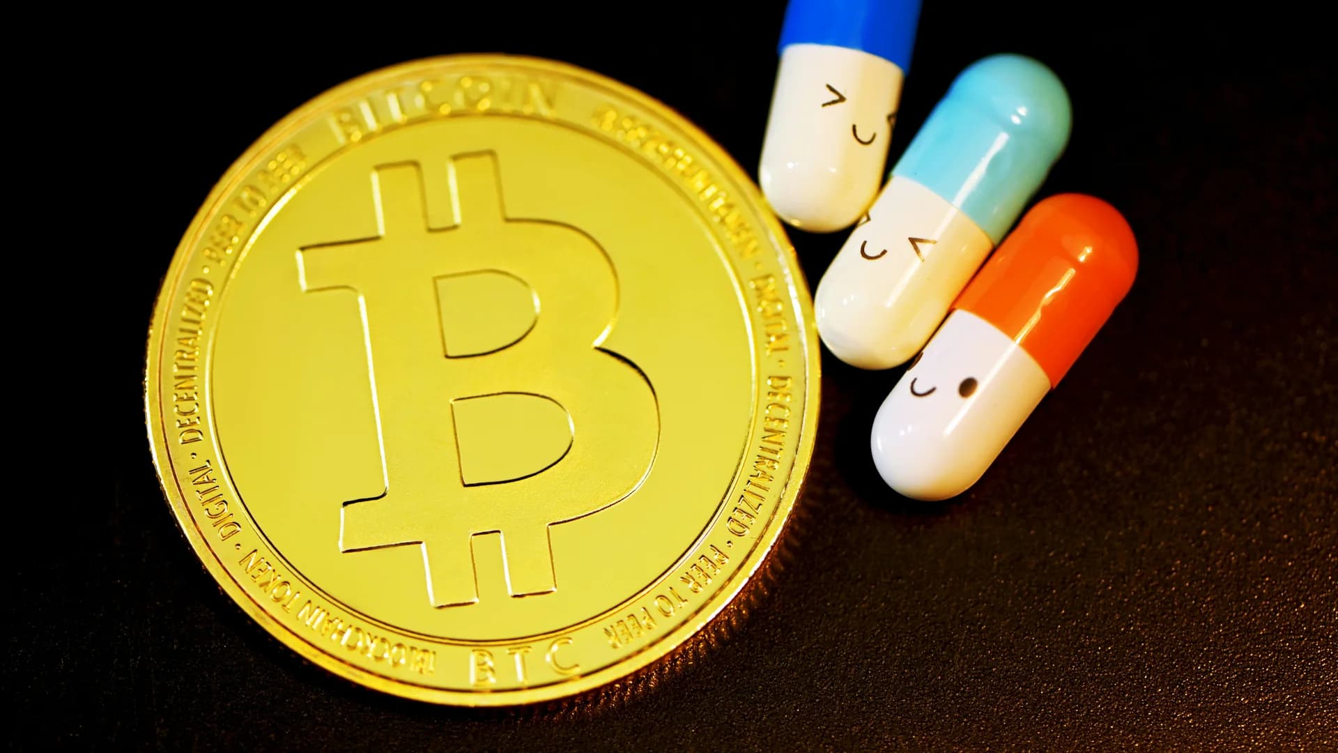 Memecoins Beat BTC and ETH as Barbell Strategy Wins