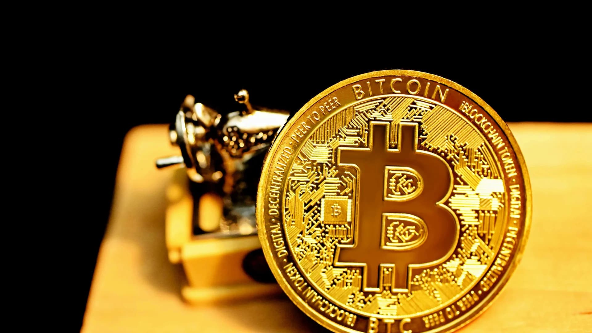 Bitcoin Demand Falters as Real Interest Rates Surge