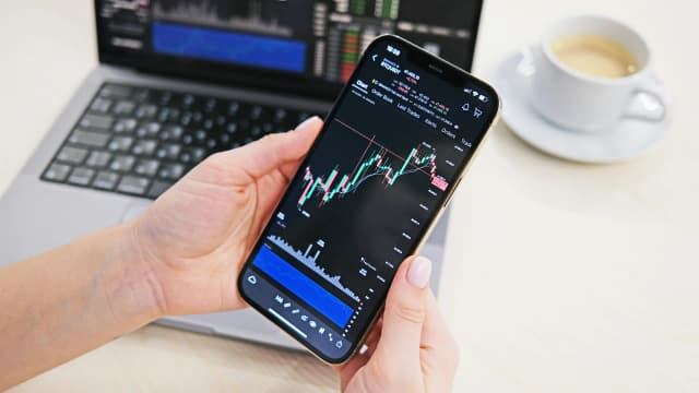 Coinbase CLO Says CLARITY Act Deal Within Reach as Senate Stablecoin Standoff Drags On