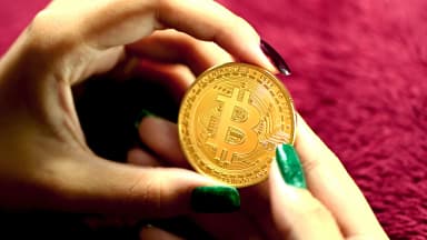 Crypto Market Rally Pushes Bitcoin to $79,000 as ETF Inflows Hit $1.54 Billion