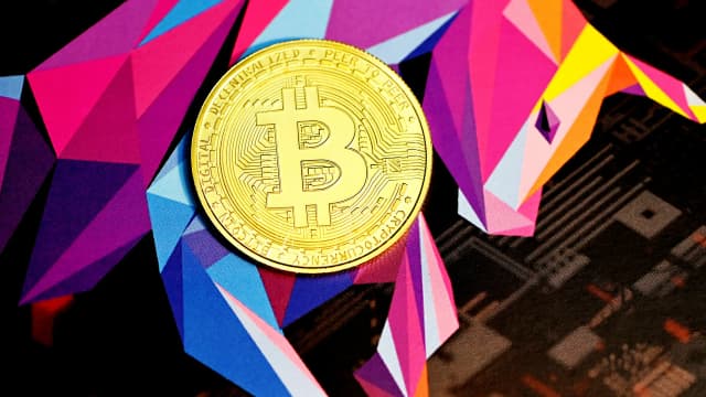 LOL Token Graduates to PumpSwap AMM With Locked Liquidity on Solana