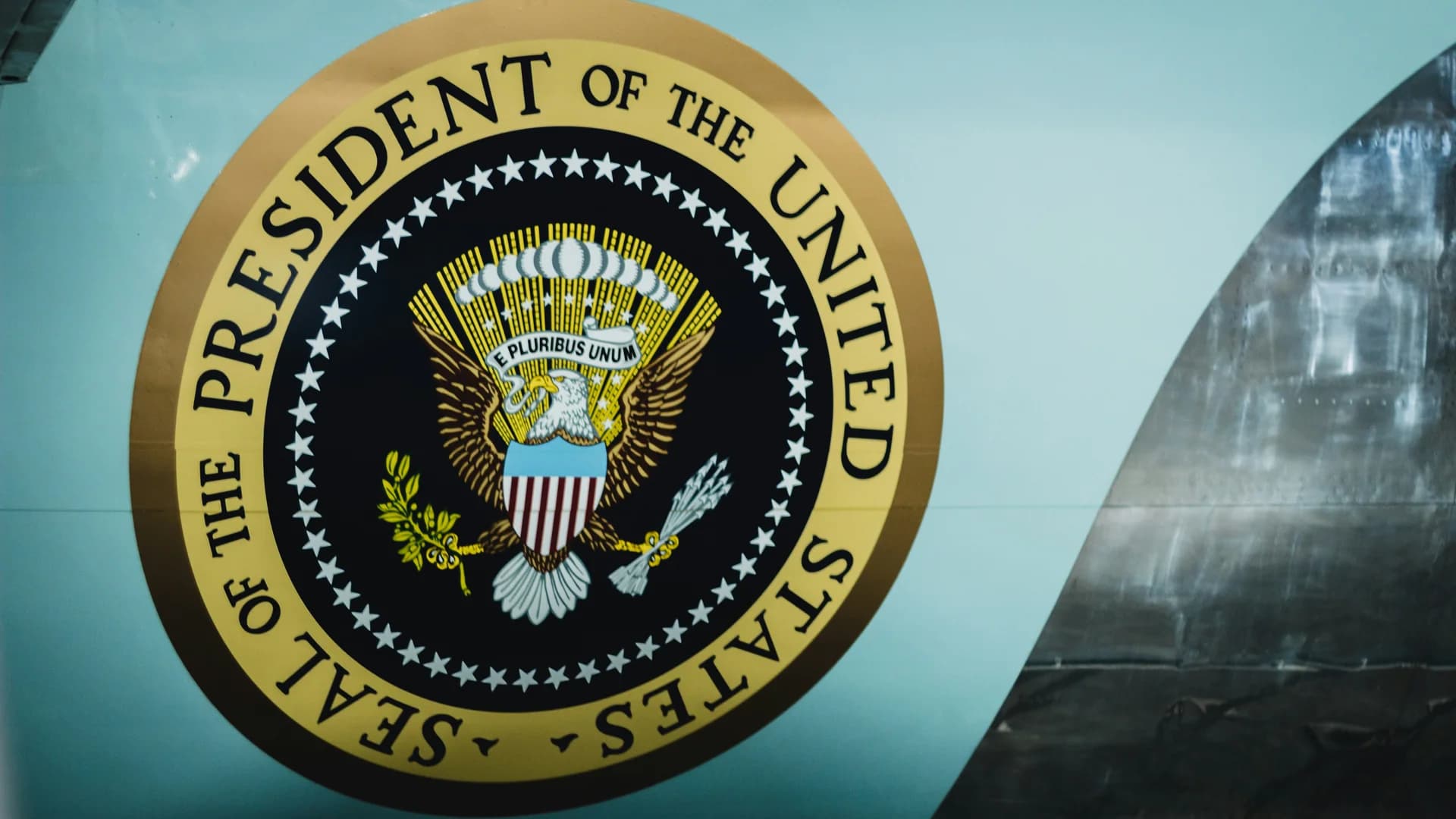 Dogecoin Price Prediction: DOGE Reclaims $0.096 on Trump Ceasefire, Is Pepeto the 100x Play?