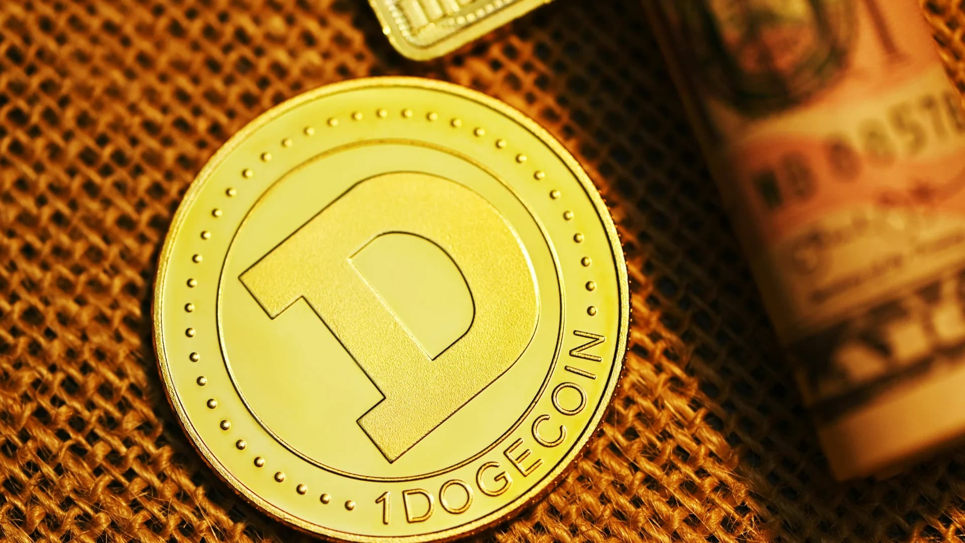 Dogecoin Parallel Channel Caps Five Breakouts at $0.1018, Analyst Ali Martinez Warns