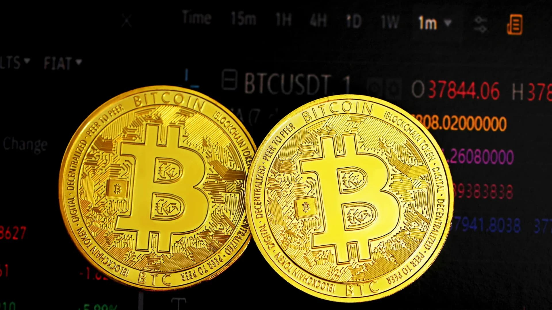 Bitcoin Whales Flip Long on Hyperliquid as ETF Inflows Hit $2.1B